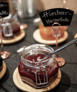 Frühstück mit selbst gemachter Marmelade im 3 Sterne Hotel Diellehn in Großarl.