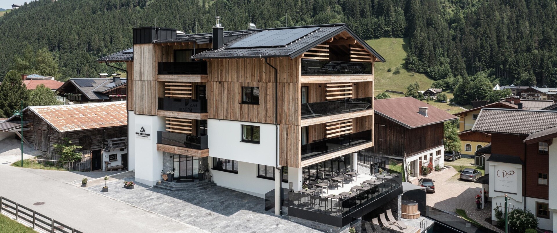 3 Sterne Hotel Diellehen von außen im Sommer.