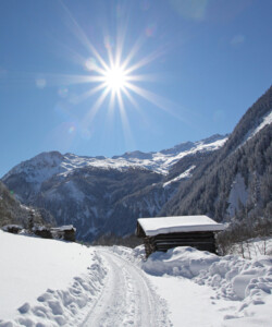 Tief verschneite Winterlandschaft im Großarltal - perfekt für Skiurlaub im Salzburger Land.
