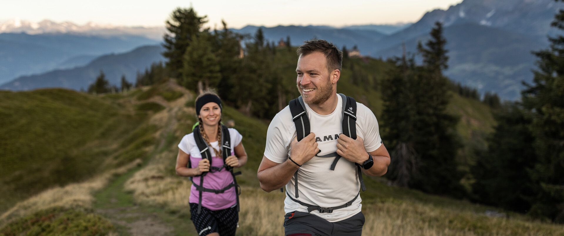 Wanderer in der Großarler Bergwelt - perfekt für Sommerurlaub im Salzburger Land.