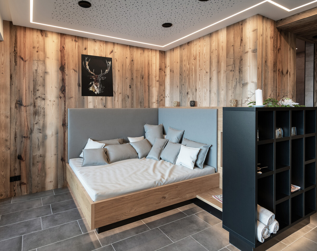 Gemütliche Entspannungsmöglichkeiten im kleinen, feinen Wellnessbereich im Hotel Diellehen in Großarl.