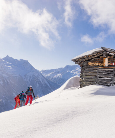Skitouren gehen und Winterwandern im Winterurlaub im Hotel Diellehen in Großarl.
